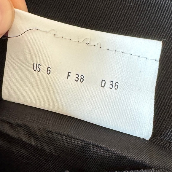 Akris Punto Wool Blend Pleated Back Pencil Skirt, Size 6 - Picture 6 of 8